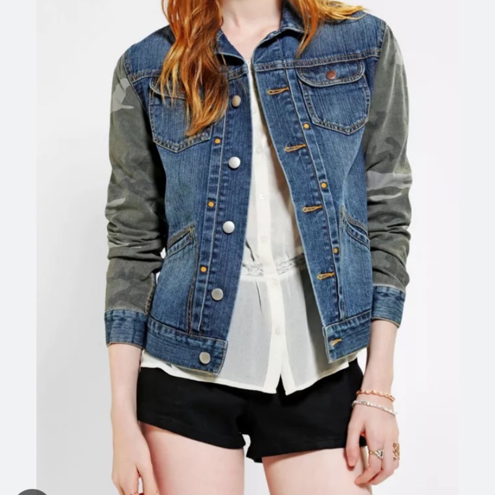 Urban Outfitters | BDG Women’s Camo pieced Denim jacket, size small